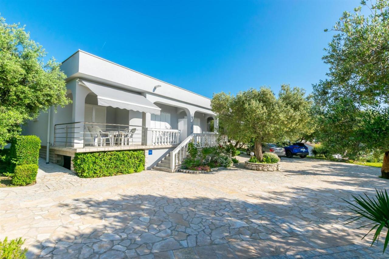 Apartments Anka Kampor エクステリア 写真