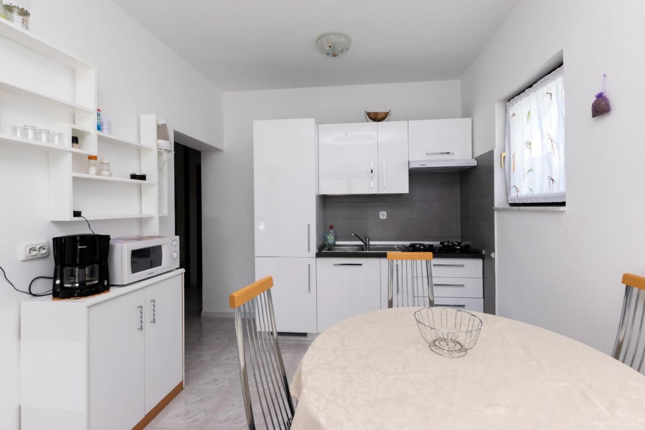 Apartments Anka Kampor エクステリア 写真